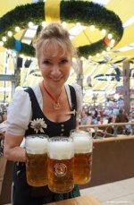 b8370f707f22e1cf02a03218d55e07e9--beer-girl-munich-oktoberfest.jpg