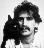 z14601647V,Frank-Zappa-z-kotka-Marshmoff--Zdjecie-znalazlo-si.jpg